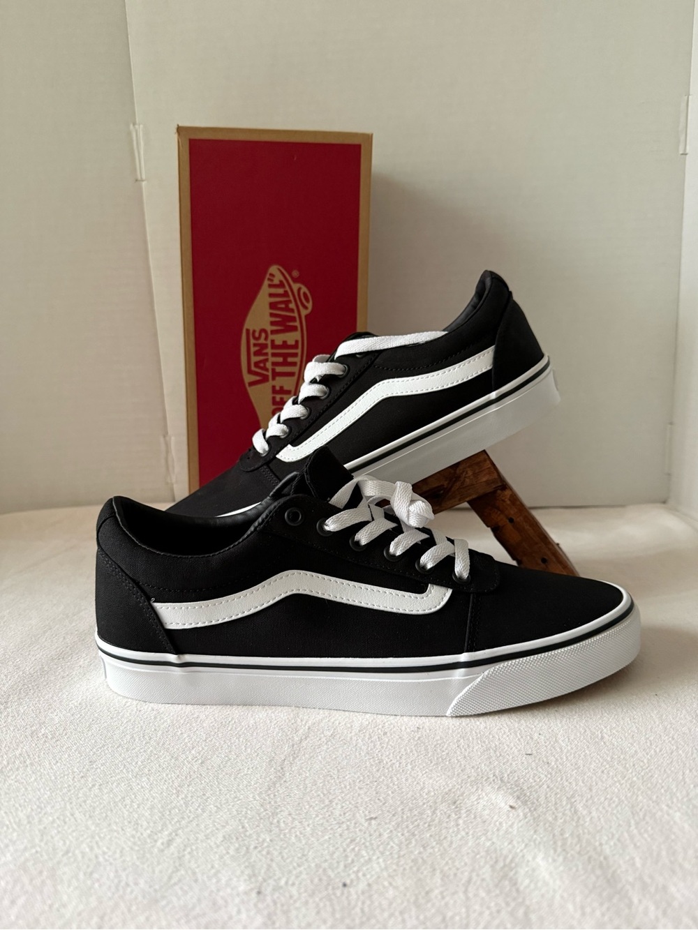 VANS Ward Canvas  Black White Women’s Sneakers Skate Size 11 -500714 New